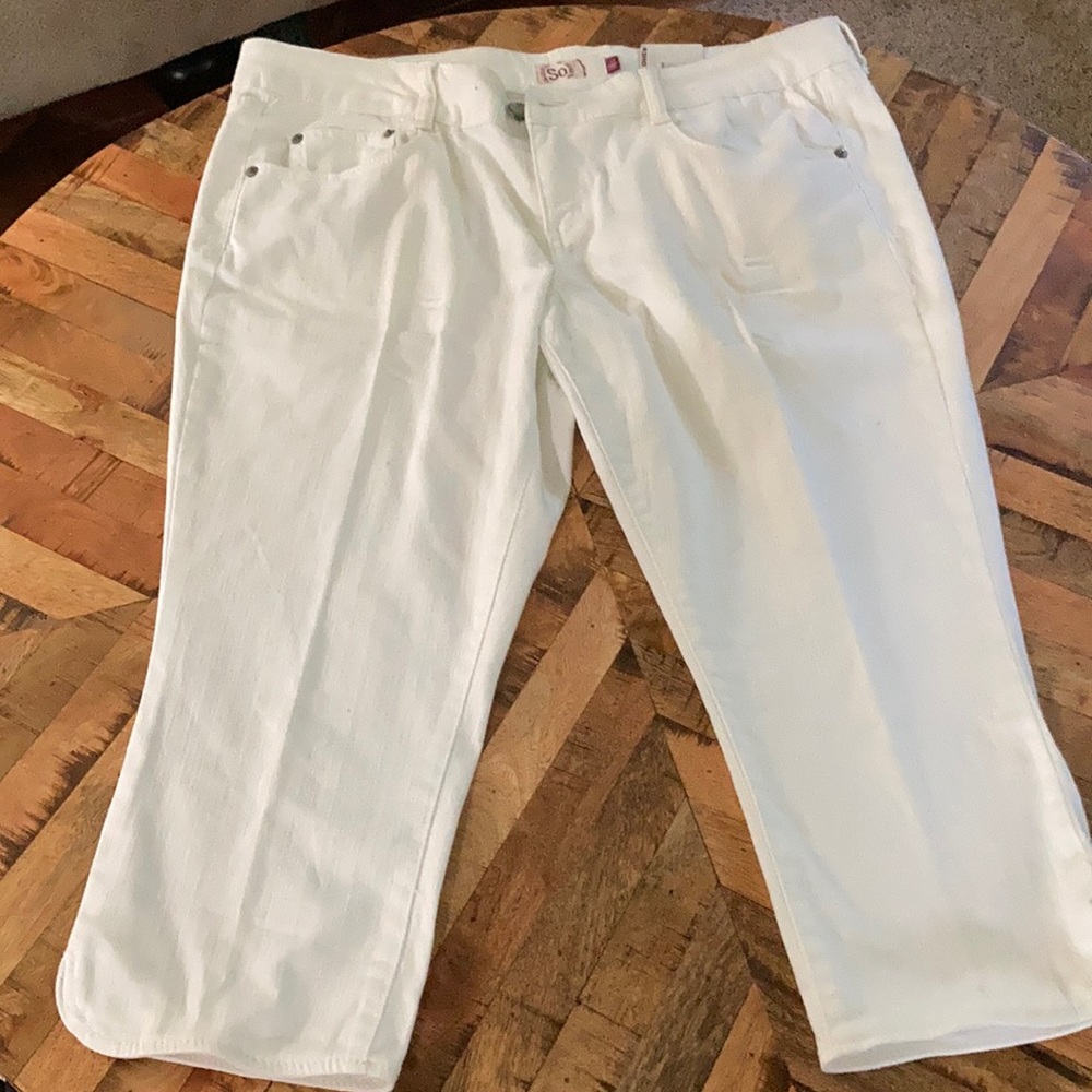 Capris NWT. Size 17